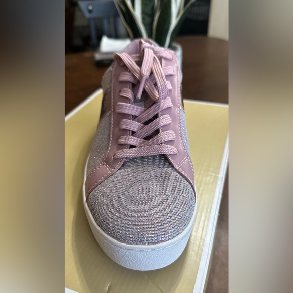BRAND NEW W/ BOX Michael Kors Women's Pink Glitter Sneakers - Picture 3 of 6